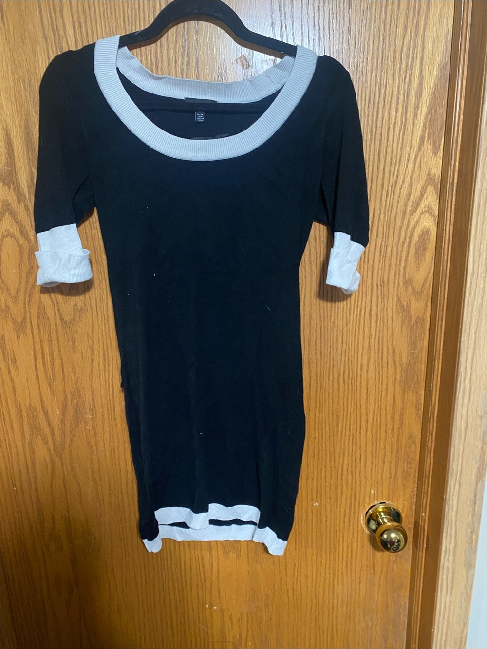 Black & White Contrast Scoop-Neck Knit Dress